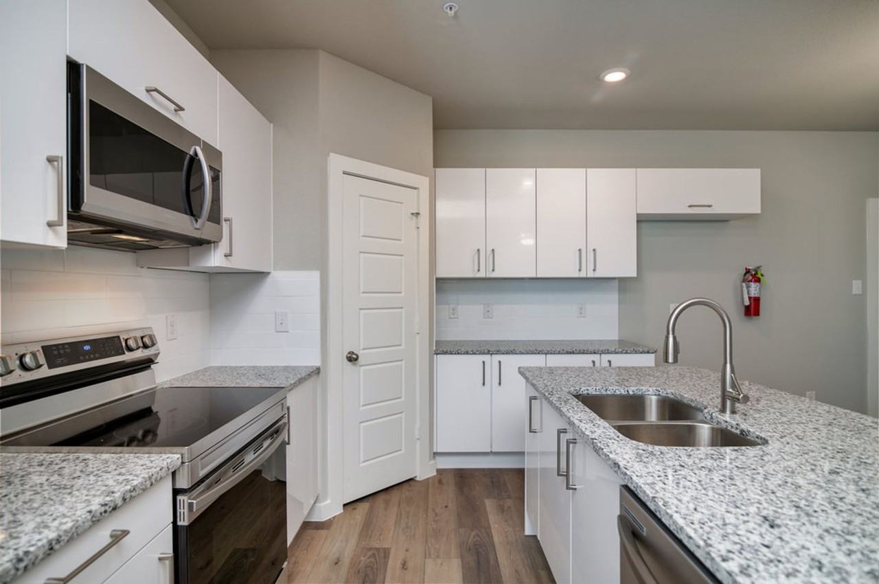 711 Harvest Moon Dr - Photo 6 of 19