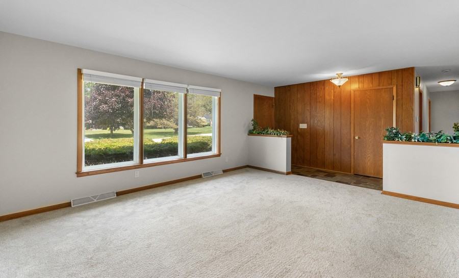 18525 Heathway Ln - Photo 3 of 25