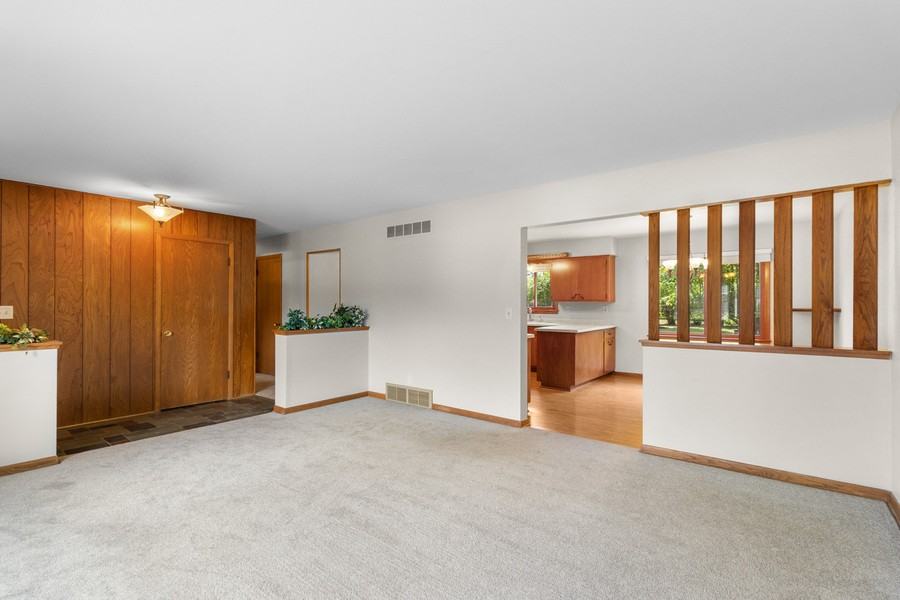 18525 Heathway Ln - Photo 4 of 25