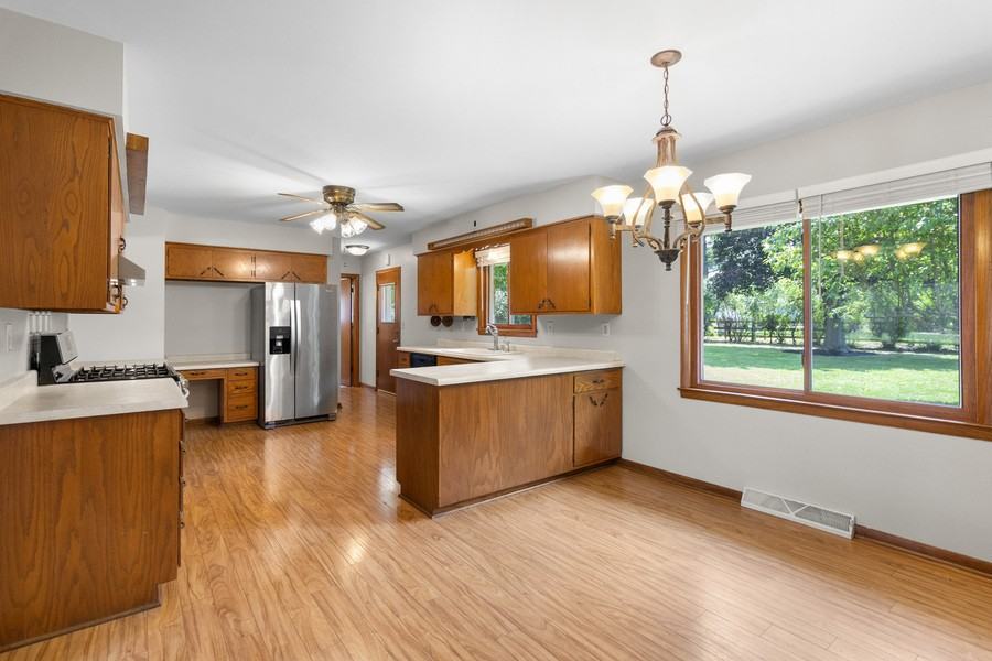 18525 Heathway Ln - Photo 5 of 25