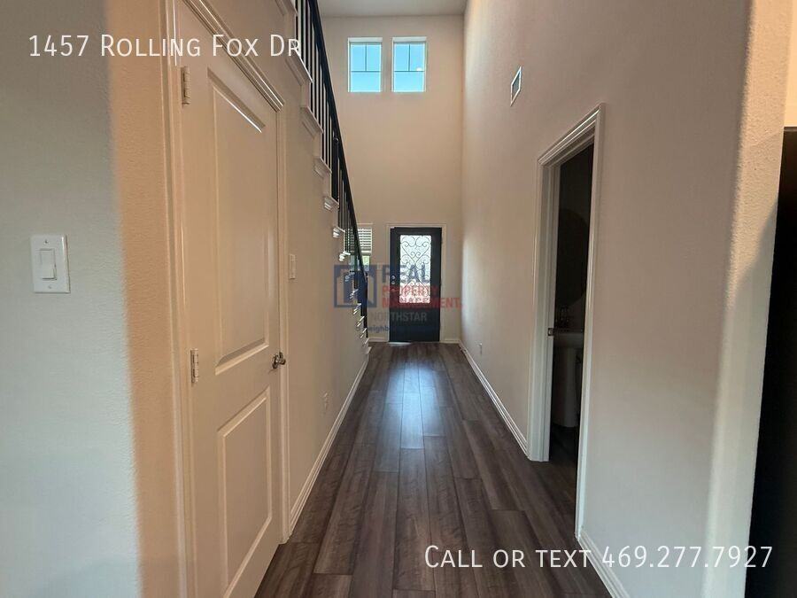 1457 Rolling Fox Dr - Photo 2 of 16