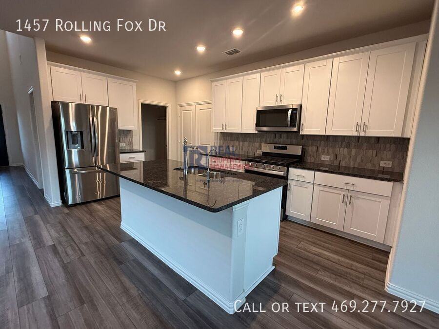 1457 Rolling Fox Dr - Photo 6 of 16
