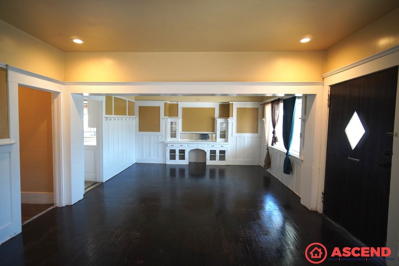 1119 H St - Photo 3 of 18