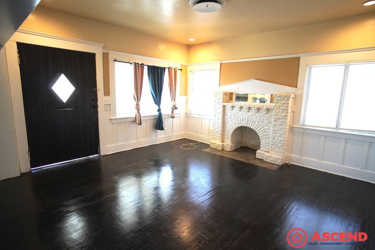 1119 H St - Photo 4 of 18