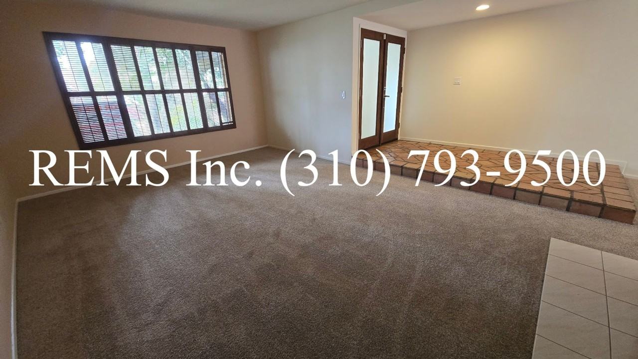 15025 Archwood St - Photo 3 of 27