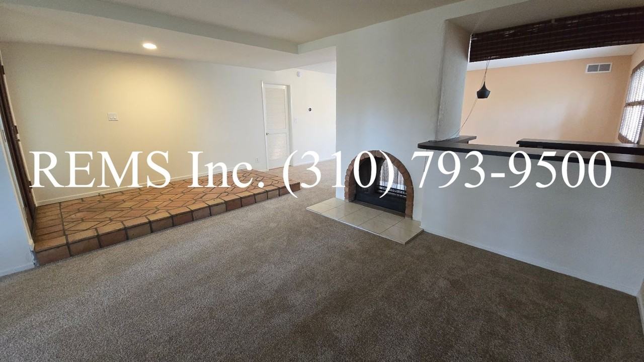 15025 Archwood St - Photo 4 of 27