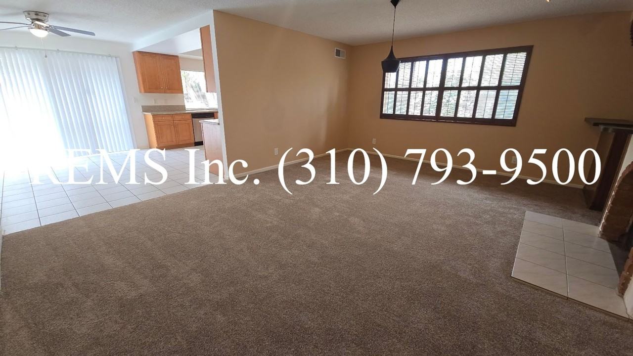 15025 Archwood St - Photo 5 of 27