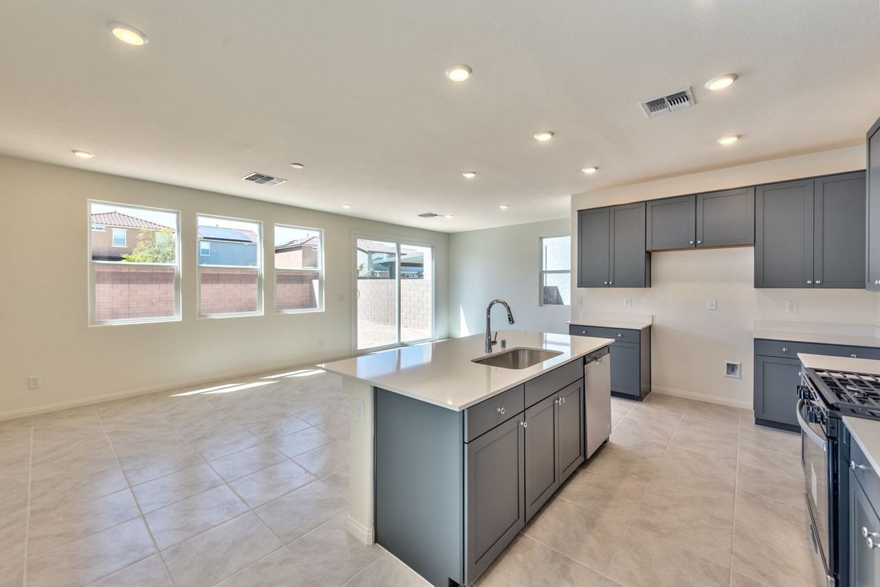 10167 Glowing Amber St - Photo 2 of 14