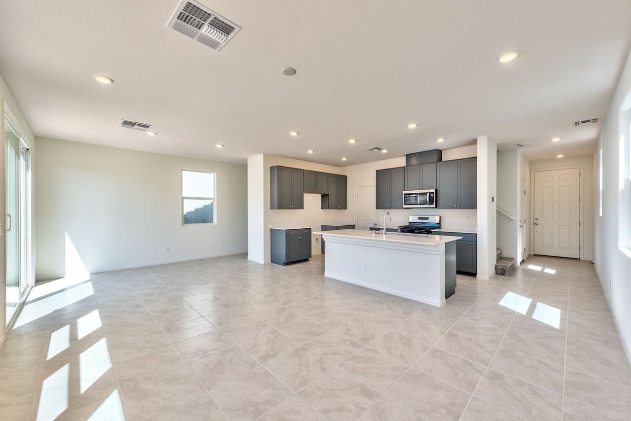 10167 Glowing Amber St - Photo 3 of 14