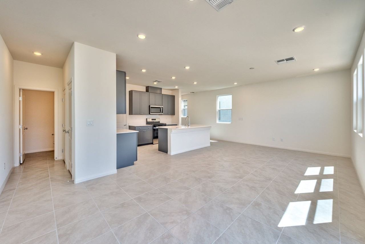 10167 Glowing Amber St - Photo 6 of 14
