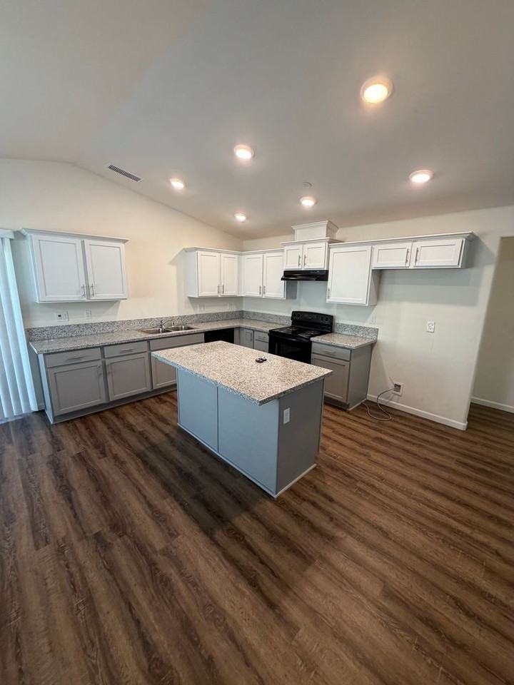 2450 W Park Dr - Photo 3 of 11