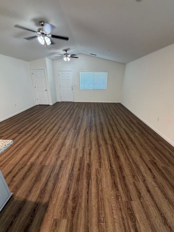 2450 W Park Dr - Photo 4 of 11