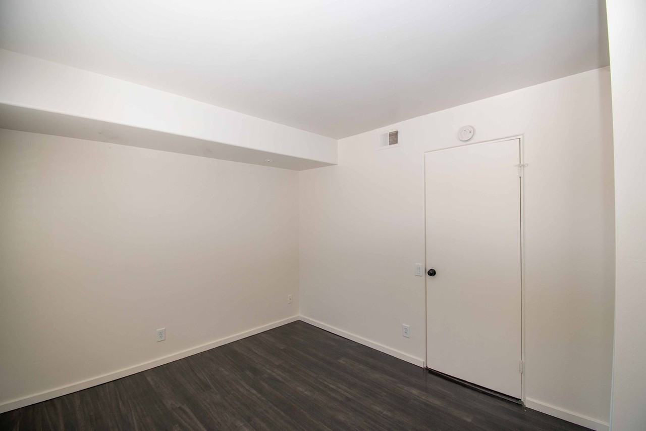 3744 Pershing Ave - Photo 7 of 20