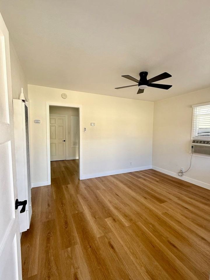 529 W D St #B - Photo 2 of 8