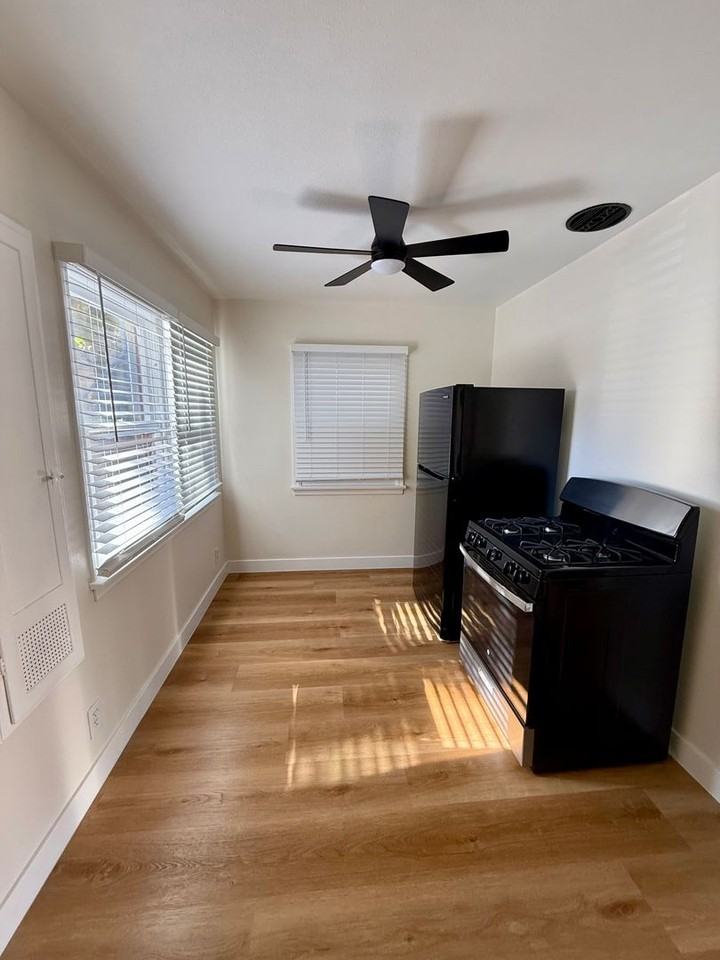 529 W D St #B - Photo 3 of 8