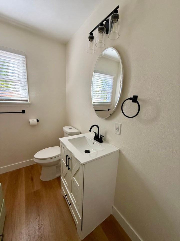 529 W D St #B - Photo 6 of 8