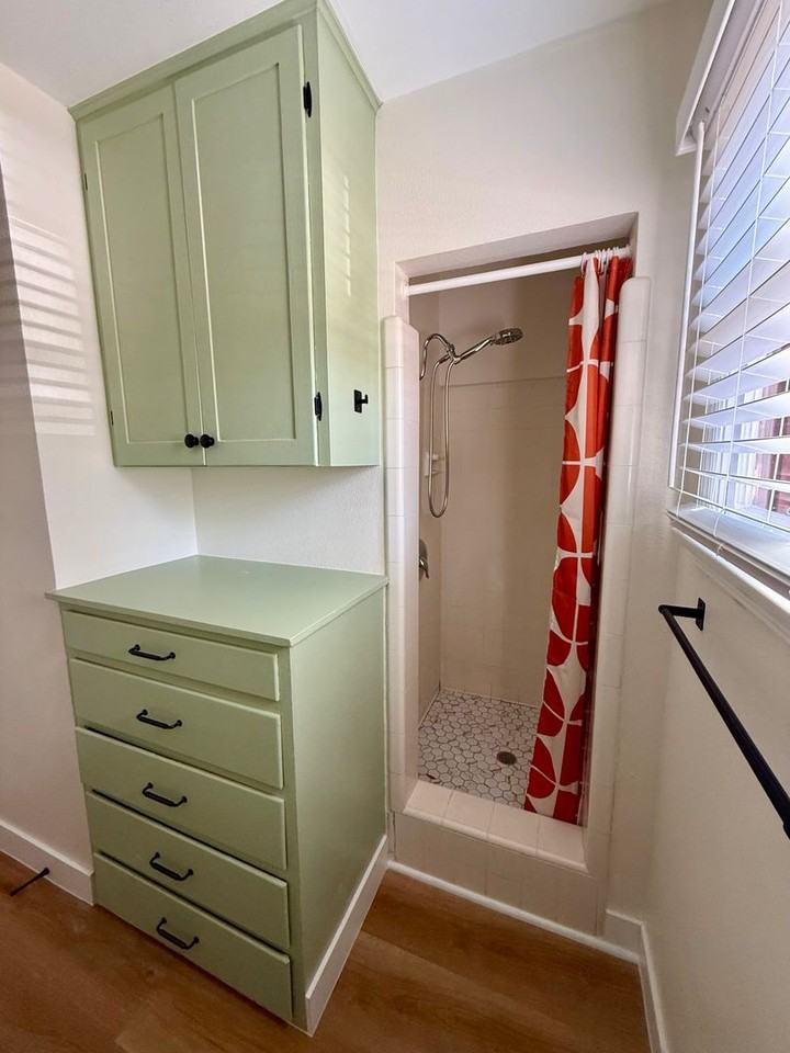 529 W D St #B - Photo 7 of 8