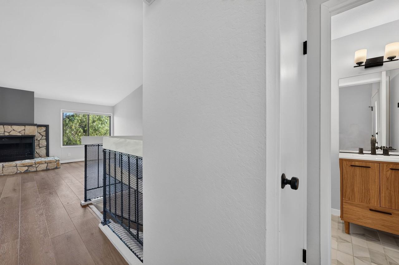 1512 Ashwood Dr - Photo 3 of 29