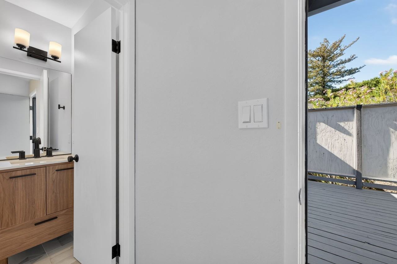 1512 Ashwood Dr - Photo 4 of 29