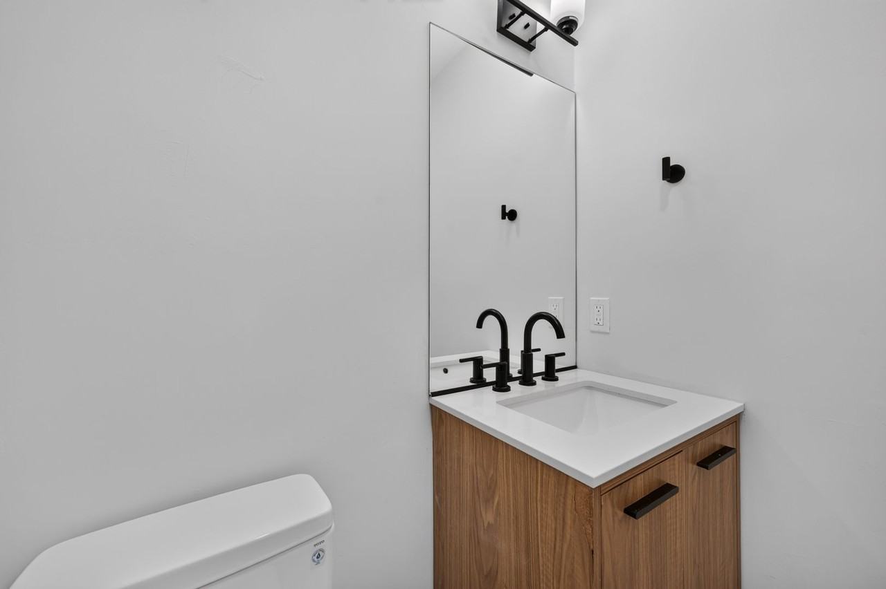 1512 Ashwood Dr - Photo 5 of 29