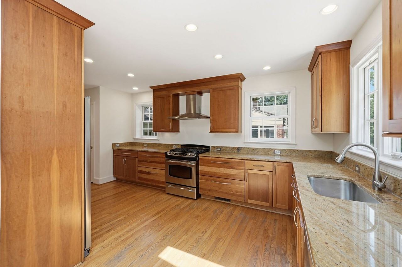 2812 Northampton St Nw - Photo 6 of 25
