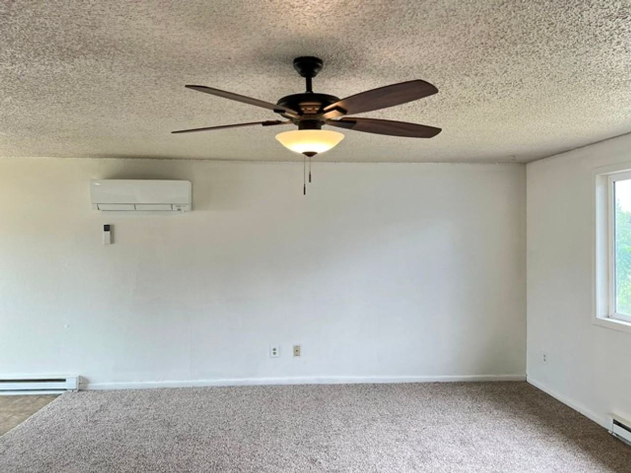 385 Dianne Ct - Photo 2 of 47