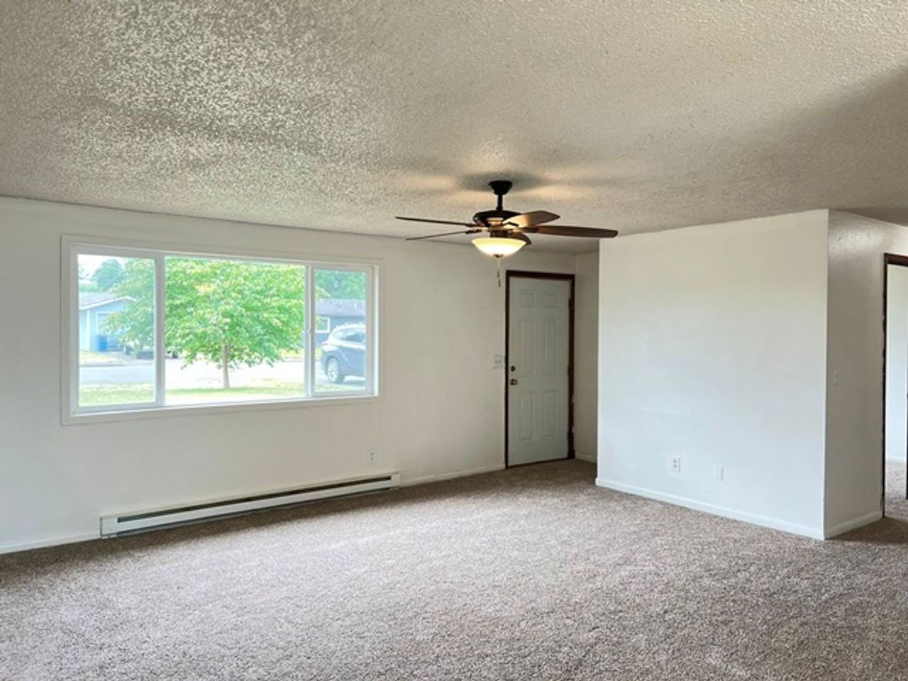 385 Dianne Ct - Photo 6 of 47