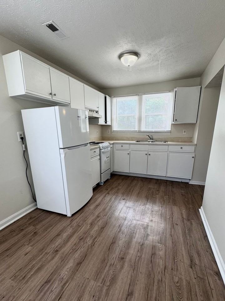 3628 1/2 S 24th St - Photo 2 of 8