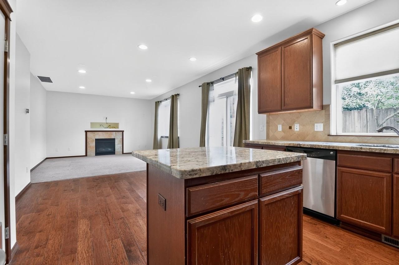 18901 34th Dr Se - Photo 6 of 40