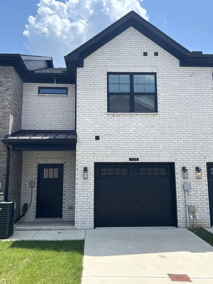 1113 Orcadian Dr - Photo 3 of 31