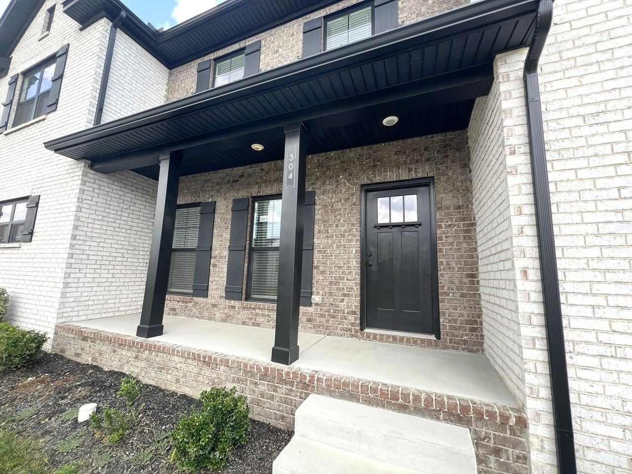 304 Lynwood Station Blvd - Photo 3 of 28