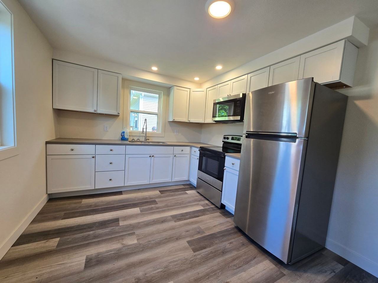 126 Sw 4th St - Photo 5 of 9