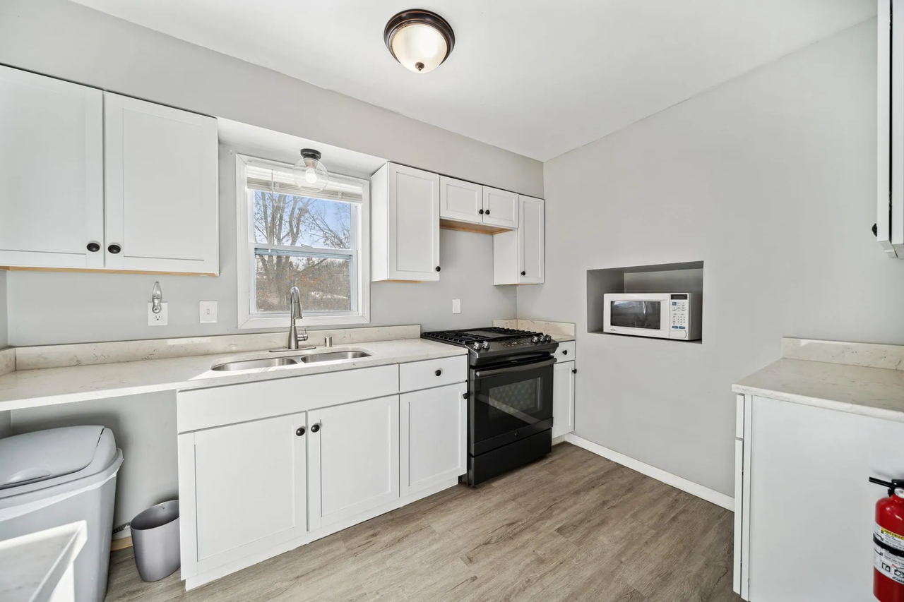 348 109th Ave Ne - Photo 5 of 24