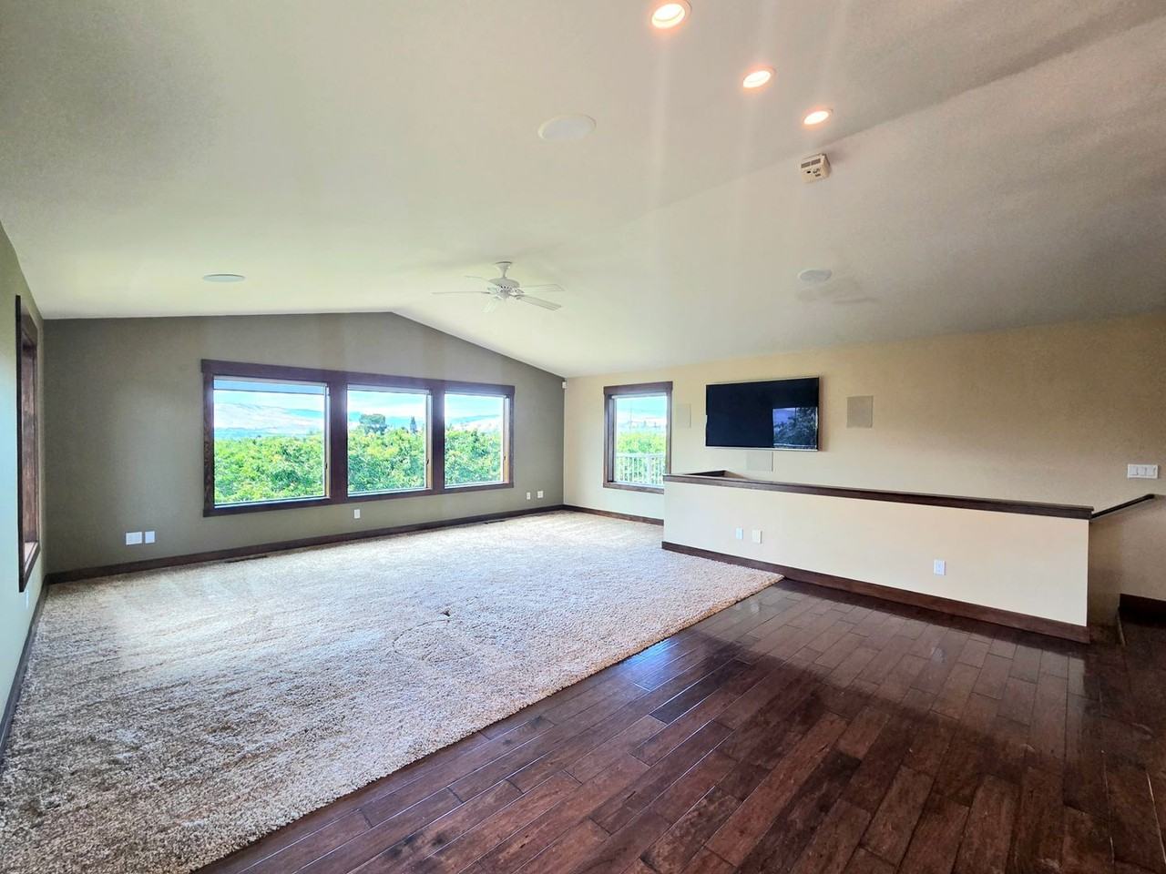 2545 6th St Se - Photo 4 of 39