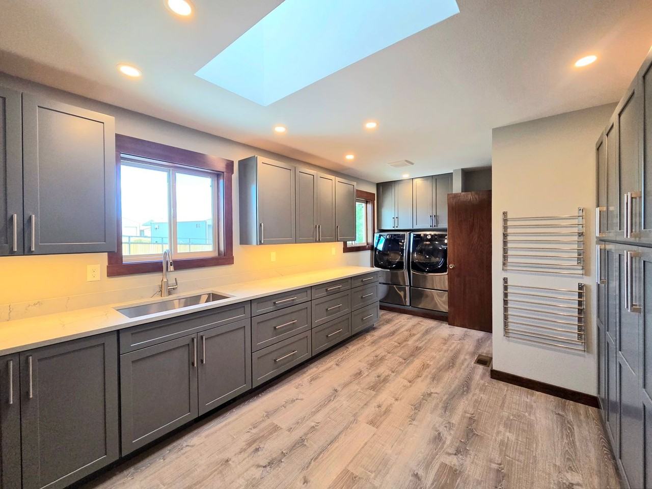 2545 6th St Se - Photo 6 of 39