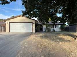 featured image of 6209 Pinecreek Way