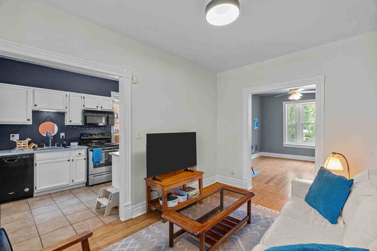 2513 Minnesota Ave - Photo 5 of 19