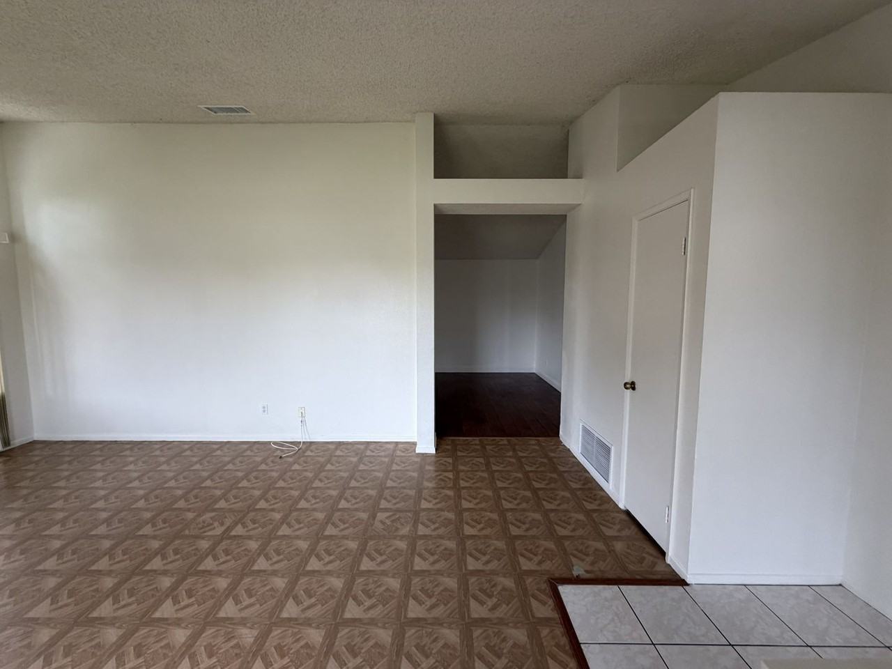560 S Quince Ave - Photo 3 of 20