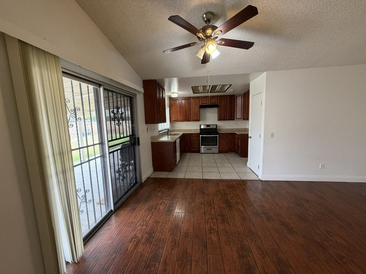 560 S Quince Ave - Photo 5 of 20