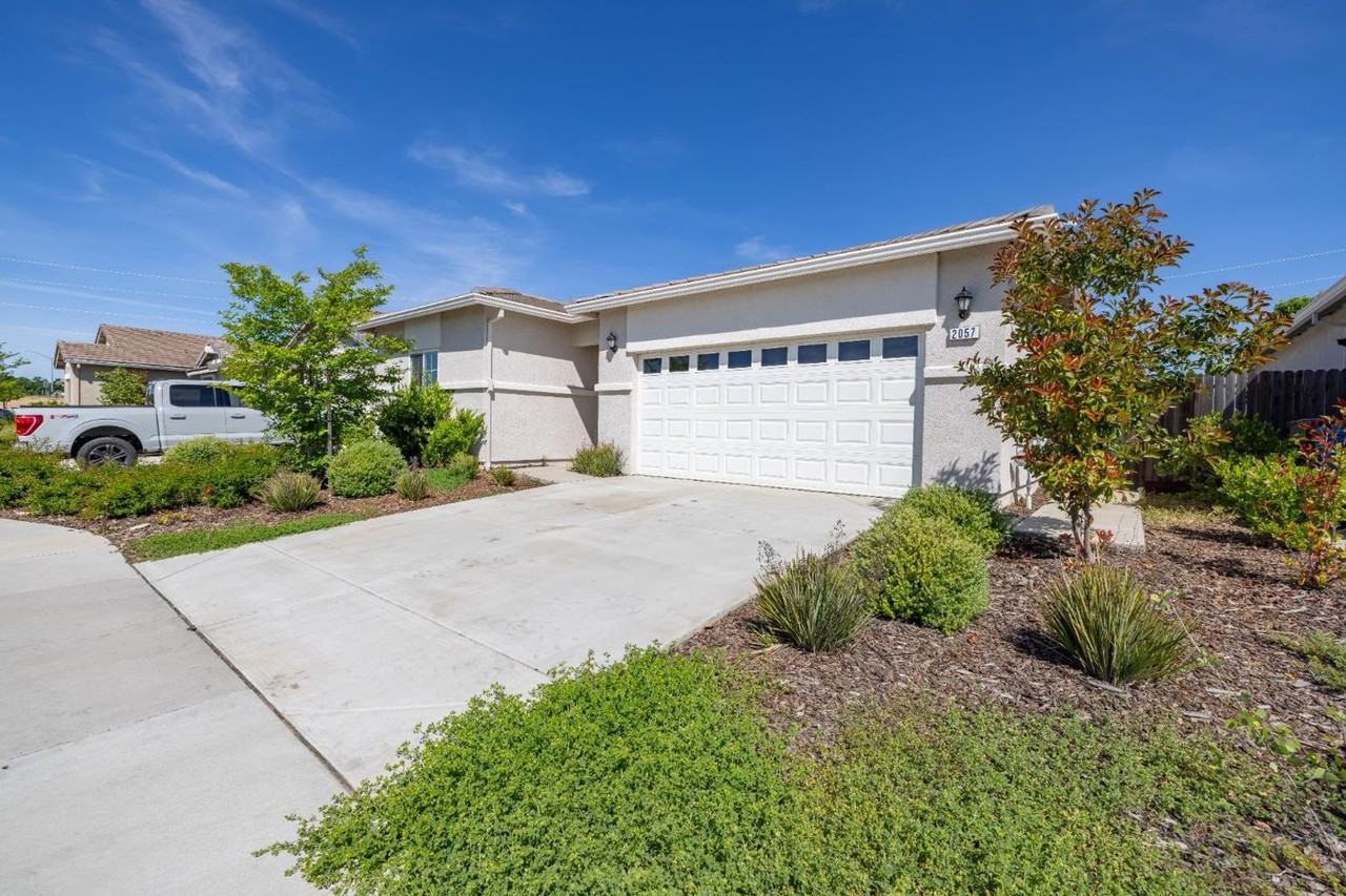 2057 Skipper Cove Way - Photo 2 of 28