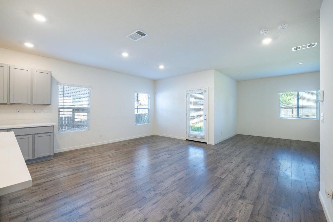 2057 Skipper Cove Way - Photo 4 of 28