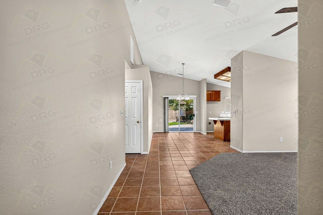 2713 Mozart Dr - Photo 4 of 33
