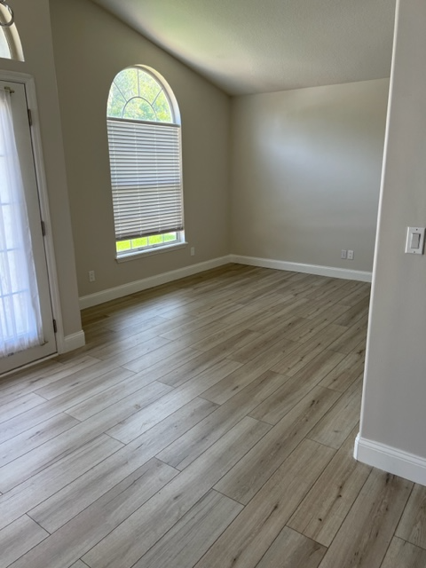 12784 Chets Creek Dr N - Photo 6 of 31