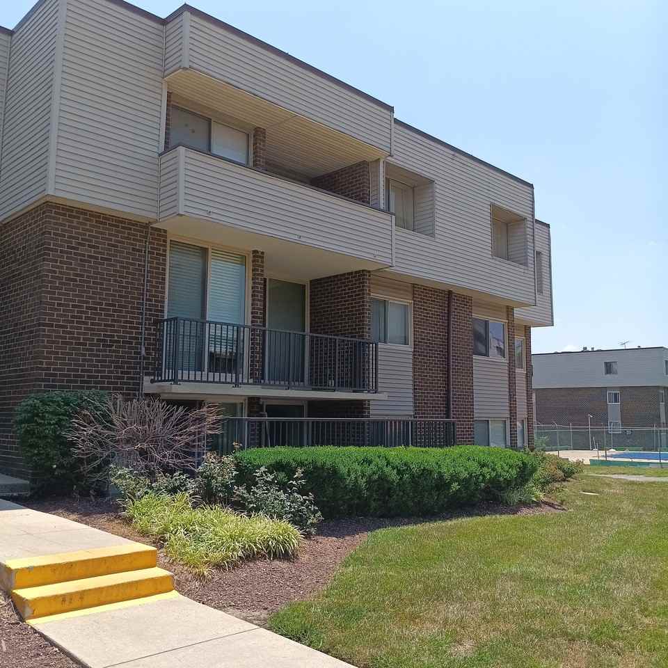 10218 Prince Pl - Photo 3 of 13