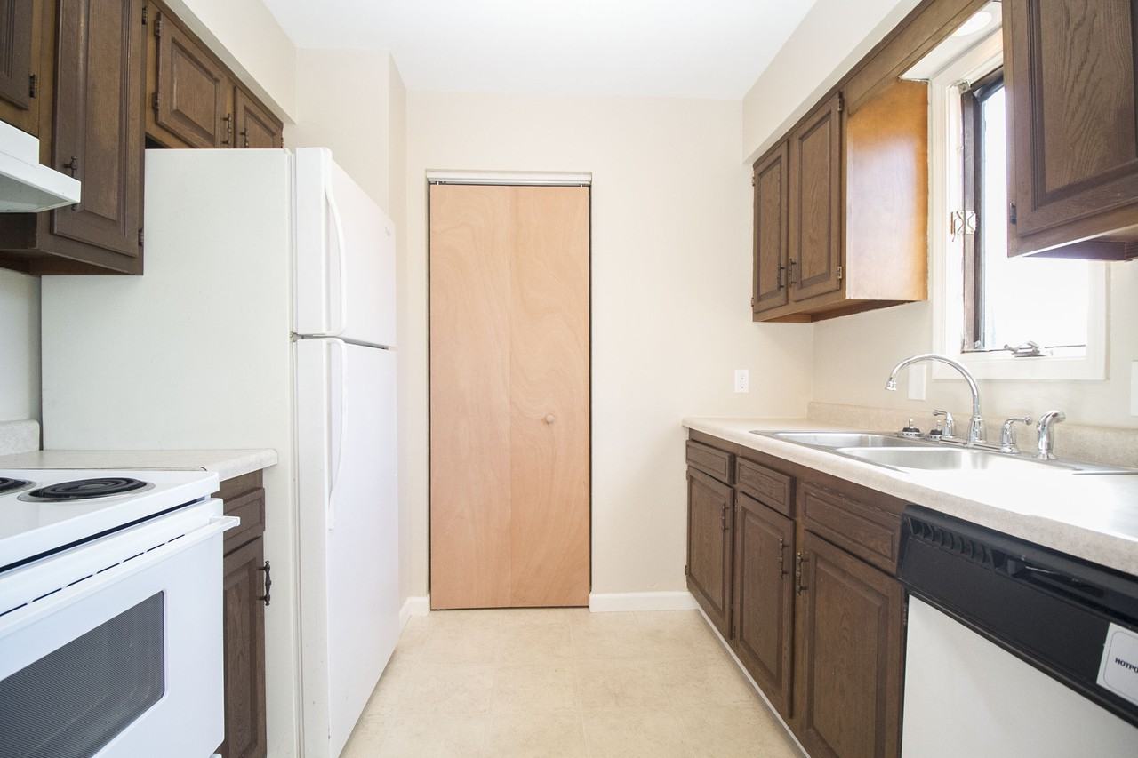 5359 Cresthaven Ln #6B - Photo 6 of 13
