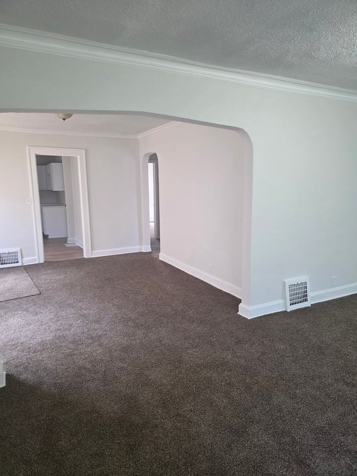 6210 Agnes Ave - Photo 4 of 11