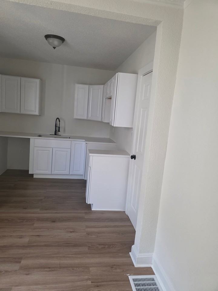 6210 Agnes Ave - Photo 6 of 11