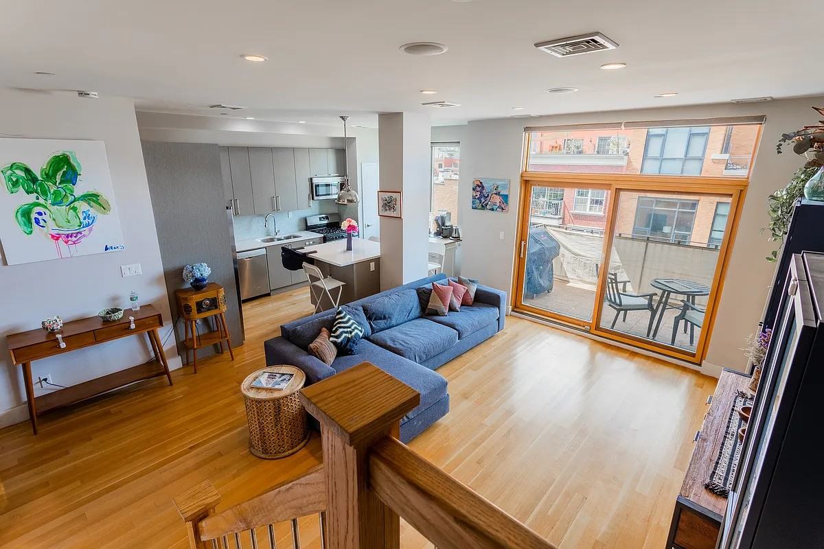 186 India St #7 - Photo 3 of 13