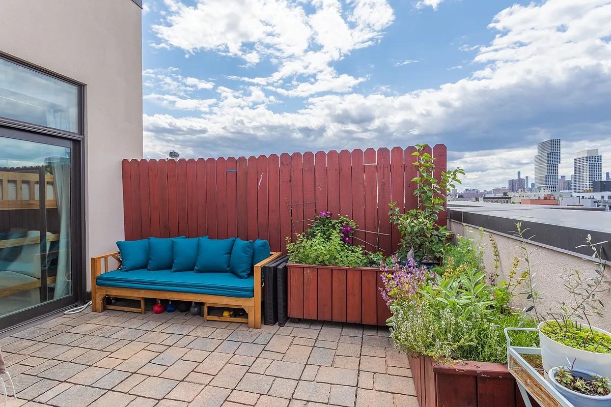 186 India St #7 - Photo 6 of 13