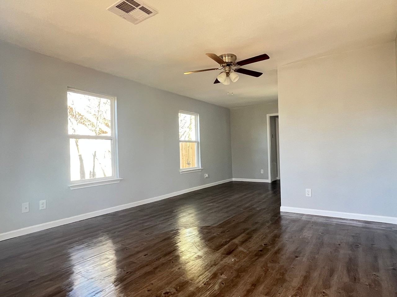 105 Chico St - Photo 2 of 22